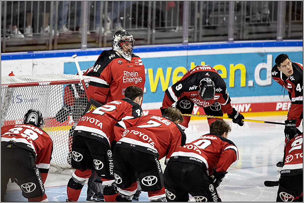 PENNY DEL Viertelfinale 2. Spiel;  Koelner Haie - Eisbaeren Berlin; Koeln, 12.04.2022